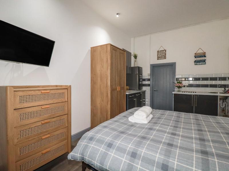 Shoreline Apartment No 3 - image 14