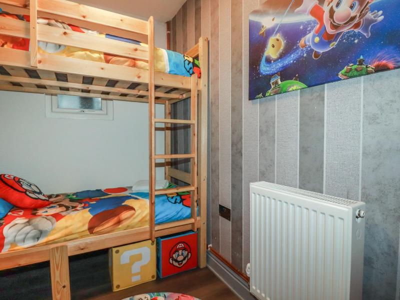 Shoreline Apartment No 3 - image 18