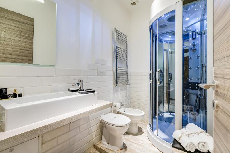 Double Room image 2