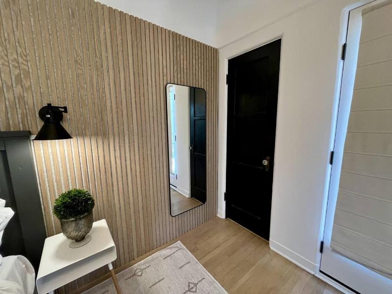 NEW Private Studio Suite Near The Grove amd Patio - image 8