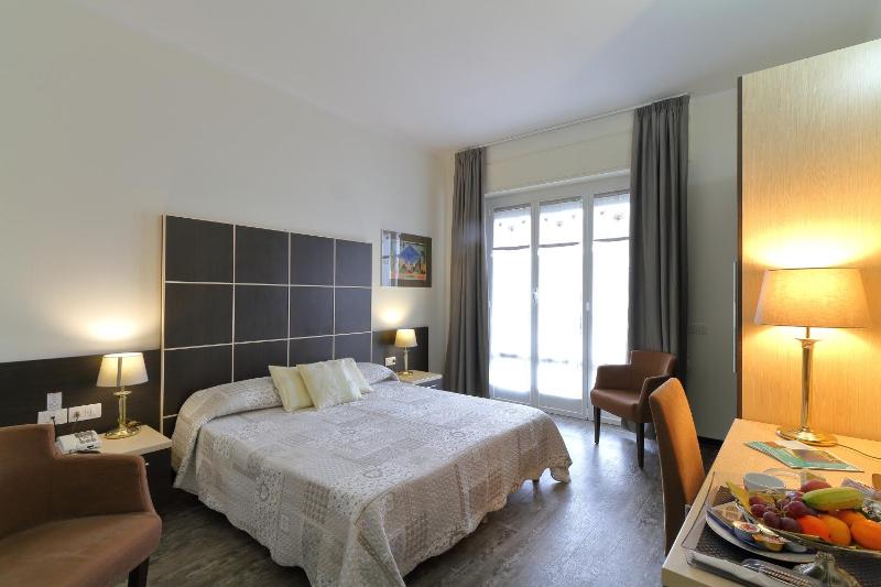 Standard Double or Twin Room image 3