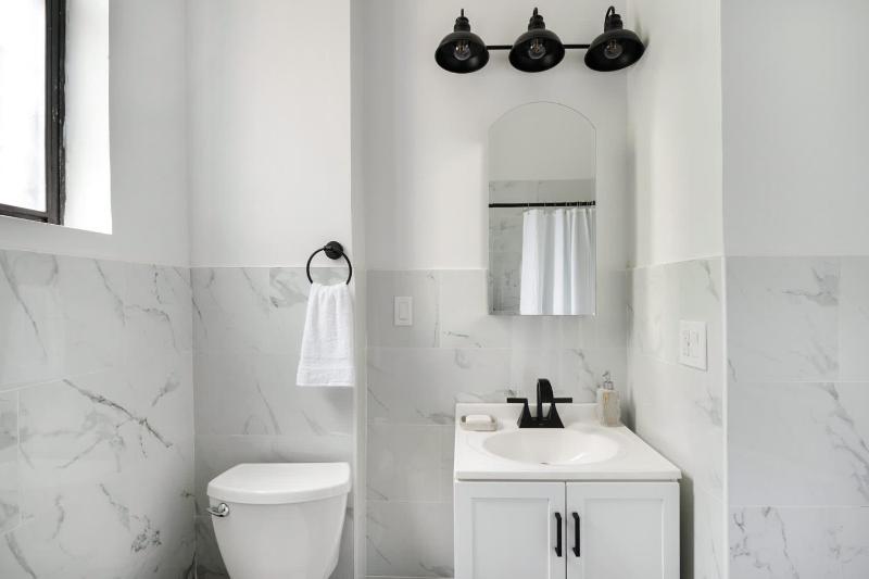 Prime UWS 2 Bedrooms Doorman Newly Furnished - image 12