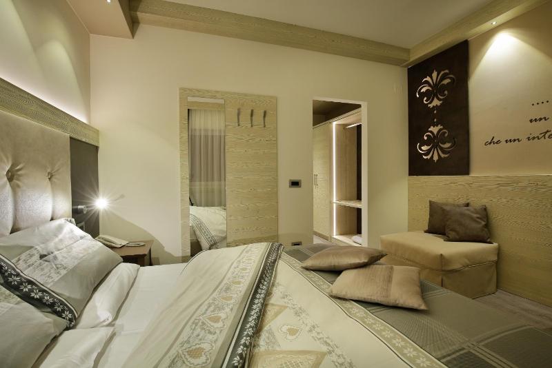 Double or Twin Room with Mountain View image 1