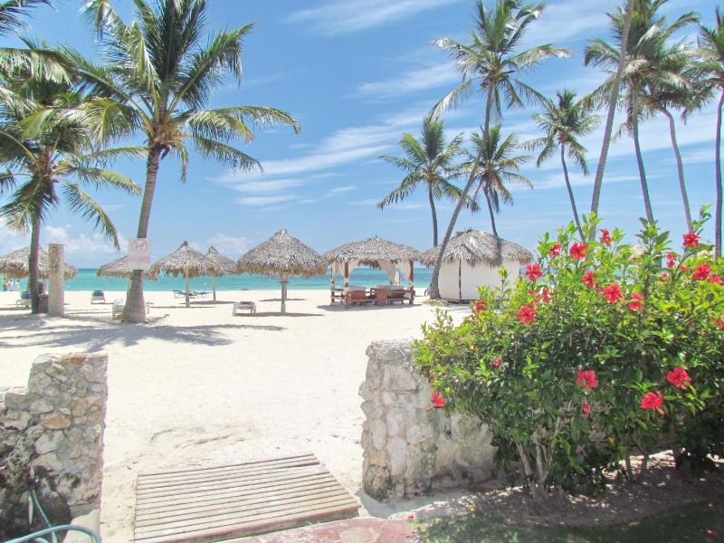 FIESTA DEL CARIBE - LOS CORALES beach - image 32