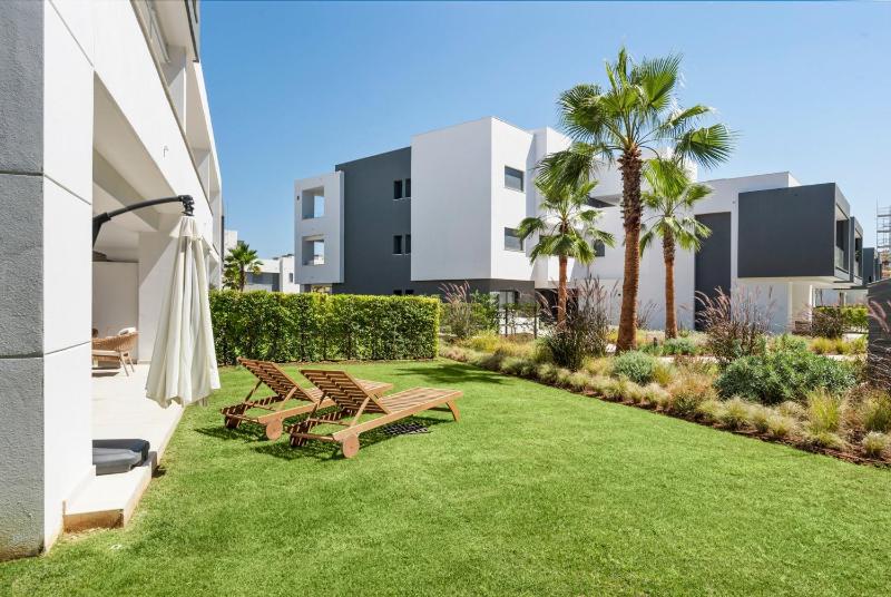 Moderno Oasis con Jardín y Piscinas en Vanian - image 4