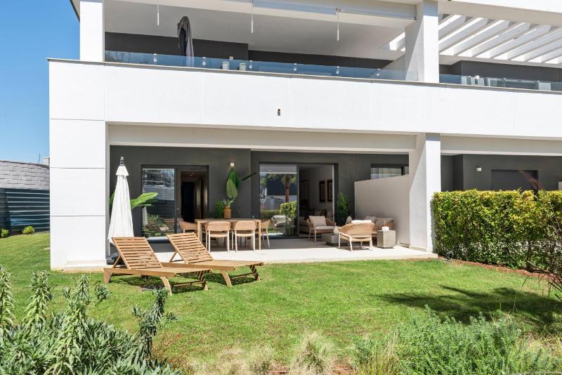 Moderno Oasis con Jardín y Piscinas en Vanian - image 23