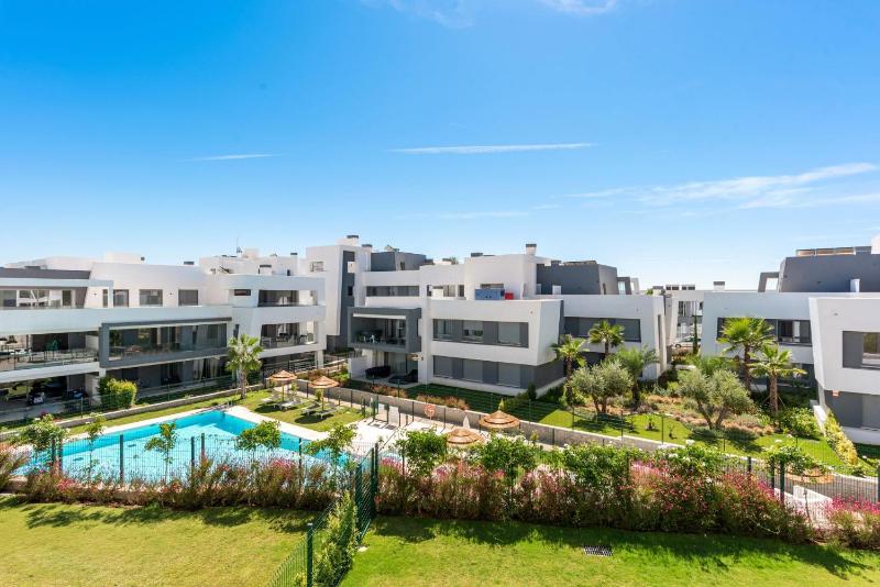 Moderno Oasis con Jardín y Piscinas en Vanian - image 13