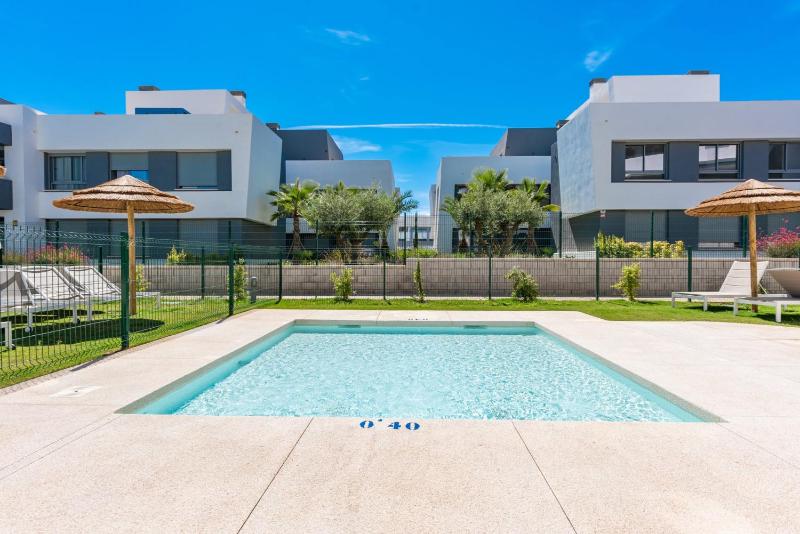 Moderno Oasis con Jardín y Piscinas en Vanian - image 15