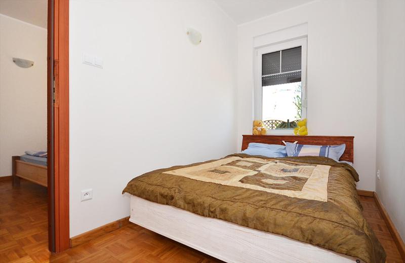 Quadruple Room image 2