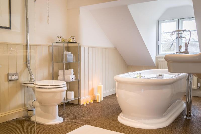 Three-Bedroom Cottage image 2