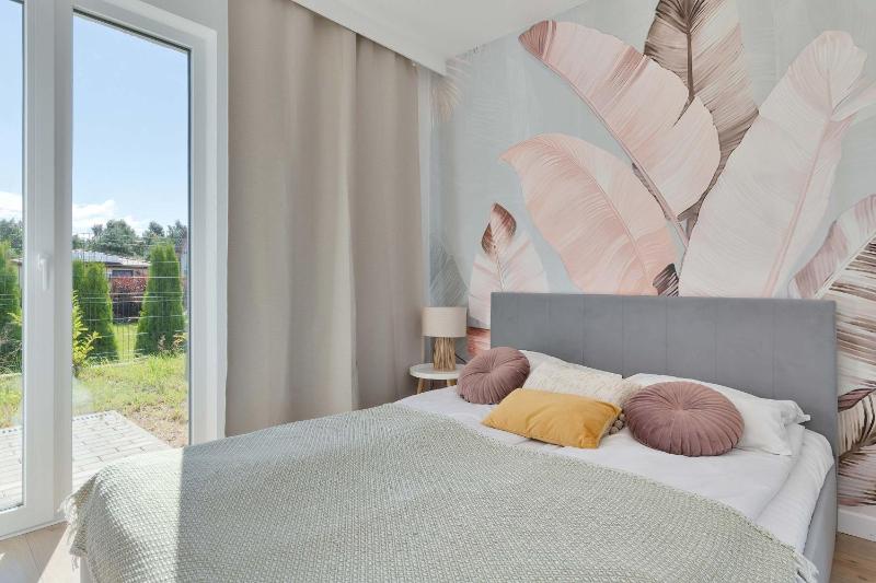 Brązowy Apartament z Ogródkiem Blisko Plaży i Parku Wodnego by Noclegi Renters - image 7