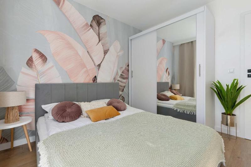 Brązowy Apartament z Ogródkiem Blisko Plaży i Parku Wodnego by Noclegi Renters - image 11