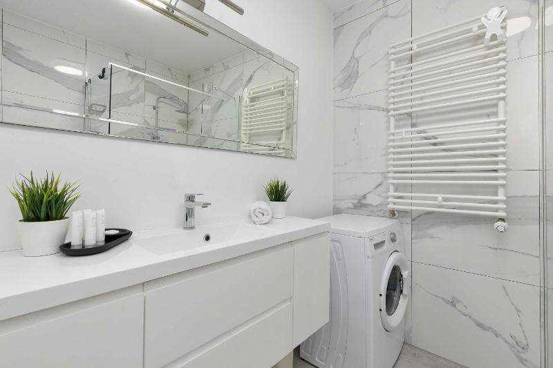 Brązowy Apartament z Ogródkiem Blisko Plaży i Parku Wodnego by Noclegi Renters - image 20