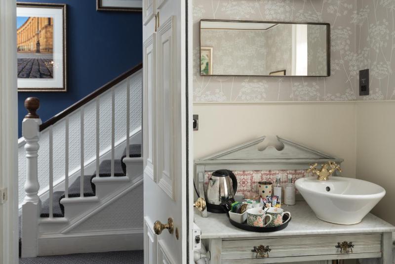 Small Double Room image 4