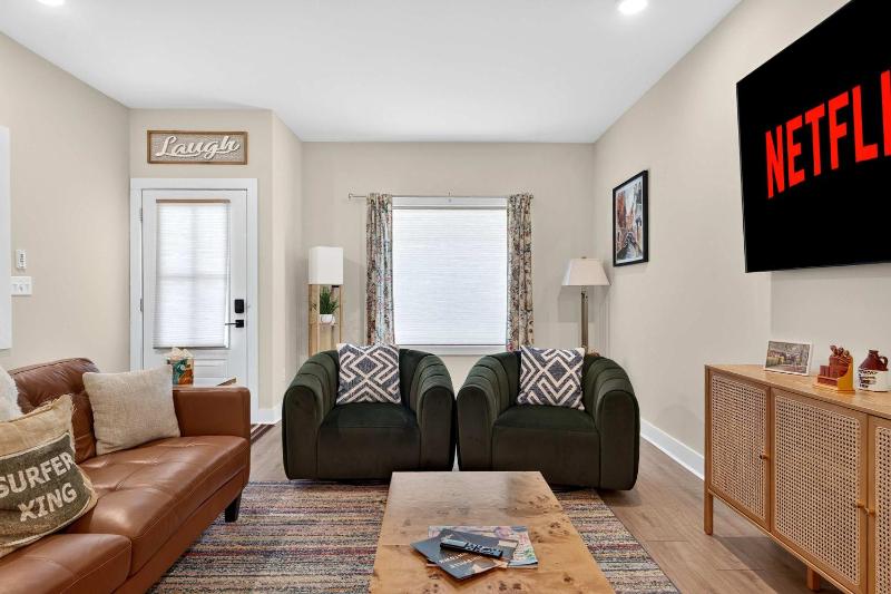 Phoenix Hill Full Duplex 4BR & 2 Kitchens for 8 - image 12
