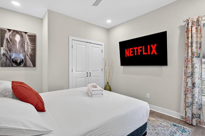 Phoenix Hill Full Duplex 4BR & 2 Kitchens for 8 - image 35