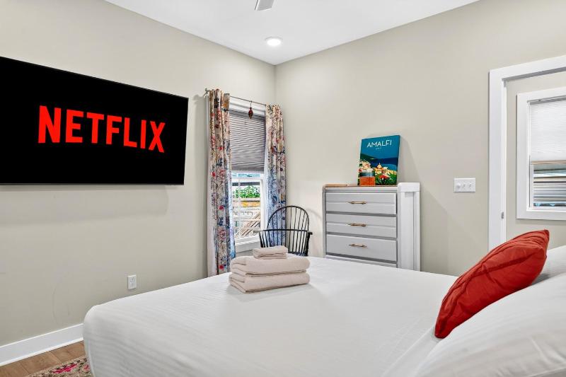 Phoenix Hill Full Duplex 4BR & 2 Kitchens for 8 - image 19