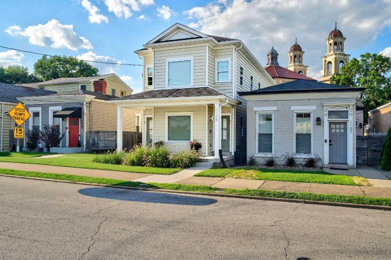 Phoenix Hill Full Duplex 4BR & 2 Kitchens for 8 - image 3