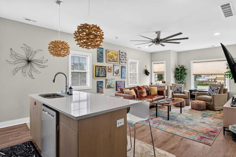 Phoenix Hill Full Duplex 4BR & 2 Kitchens for 8 - image 27