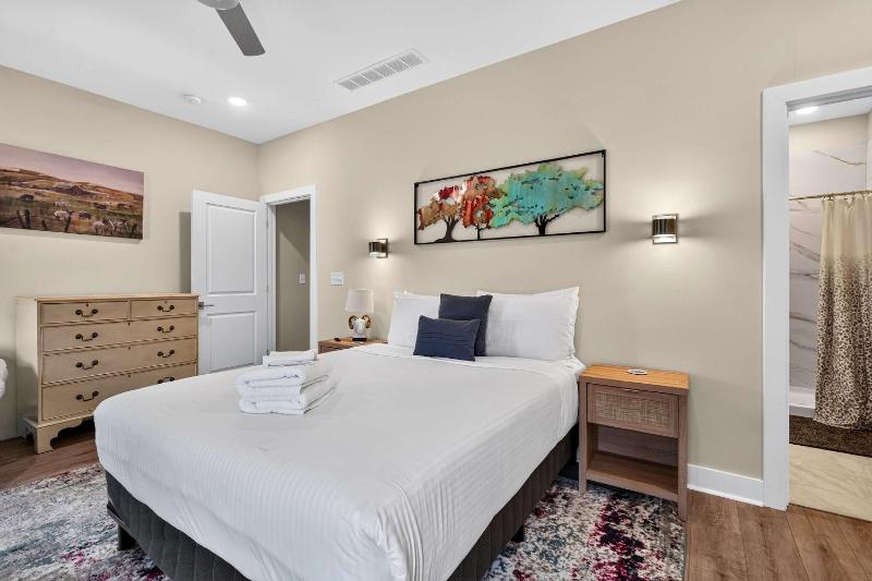 Phoenix Hill Full Duplex 4BR & 2 Kitchens for 8 - image 36