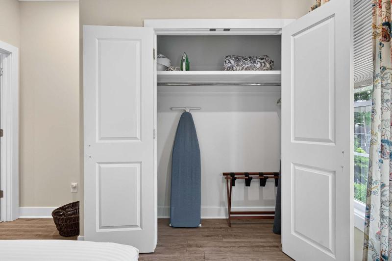 Phoenix Hill Full Duplex 4BR & 2 Kitchens for 8 - image 37
