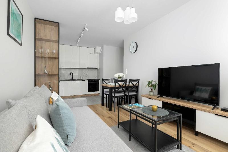 Przestronny Apartament z 2 sypialniami i Balkonem by Noclegi Renters - image 16