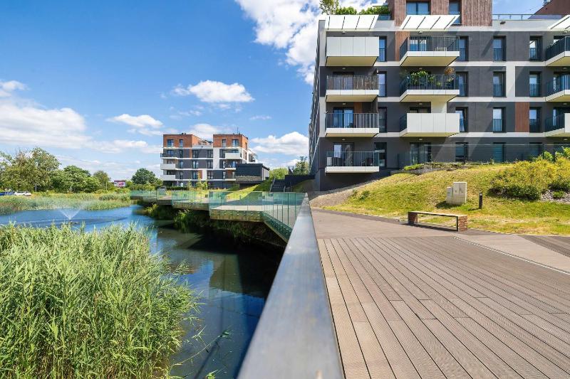 Przestronny Apartament z 2 sypialniami i Balkonem by Noclegi Renters - image 18