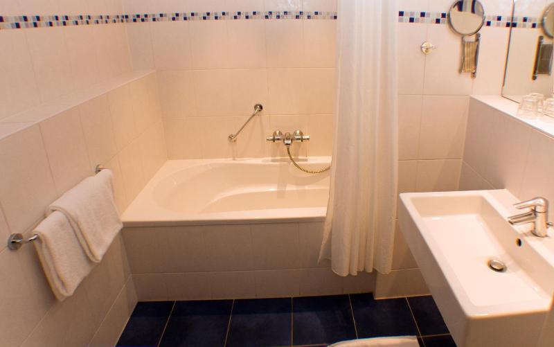 Triple Room - River Side image 3