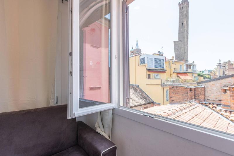 Asinelli Bologna by Short Holidays - image 12