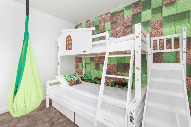 Rodzinny Apartament Blisko Morza Inspirowany Grą Minecraft z Konsolą do Gier by Noclegi Renters - image 17