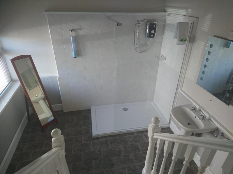 Superior King Room image 3