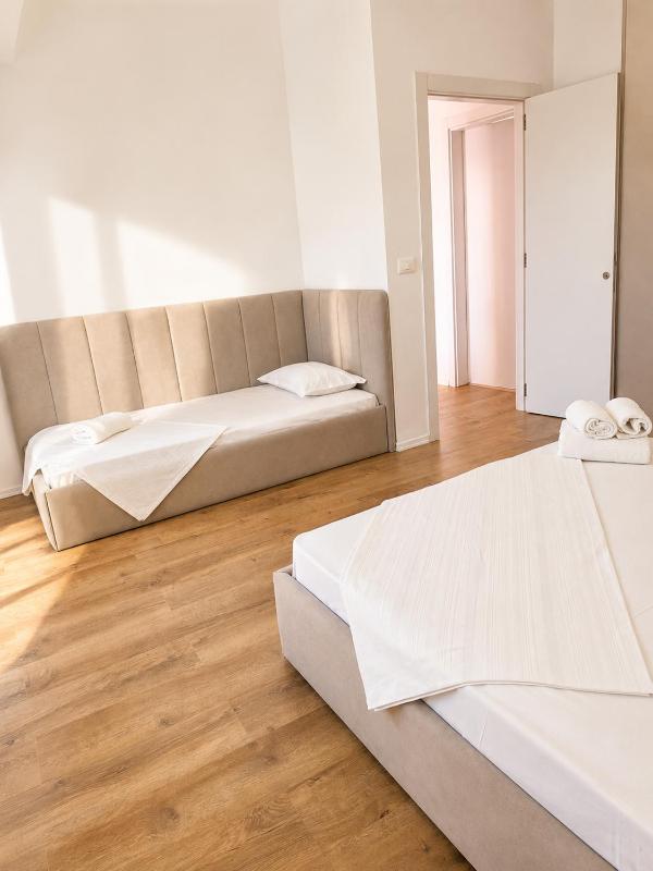 City Center Apartment Fast Wi-Fi 5 Min to Skanderbeg Square - image 16