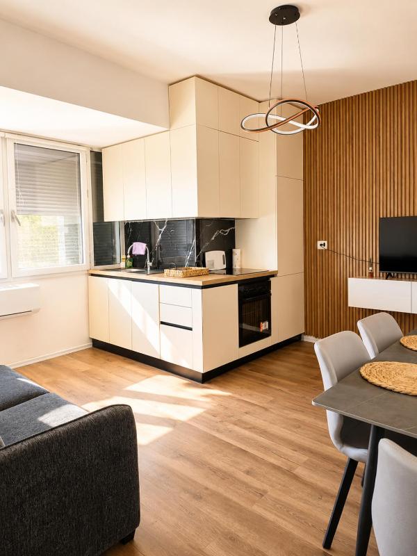 City Center Apartment Fast Wi-Fi 5 Min to Skanderbeg Square - image 6