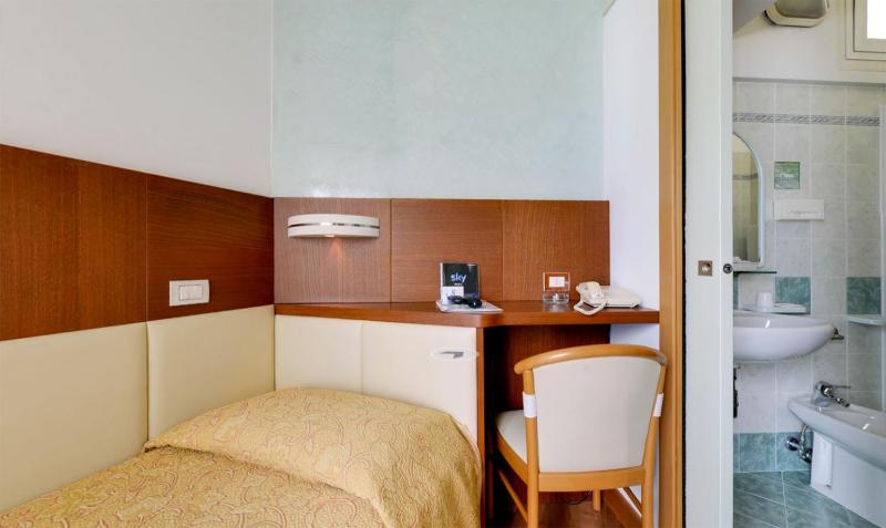 Single Room with Partial Sea View image 2