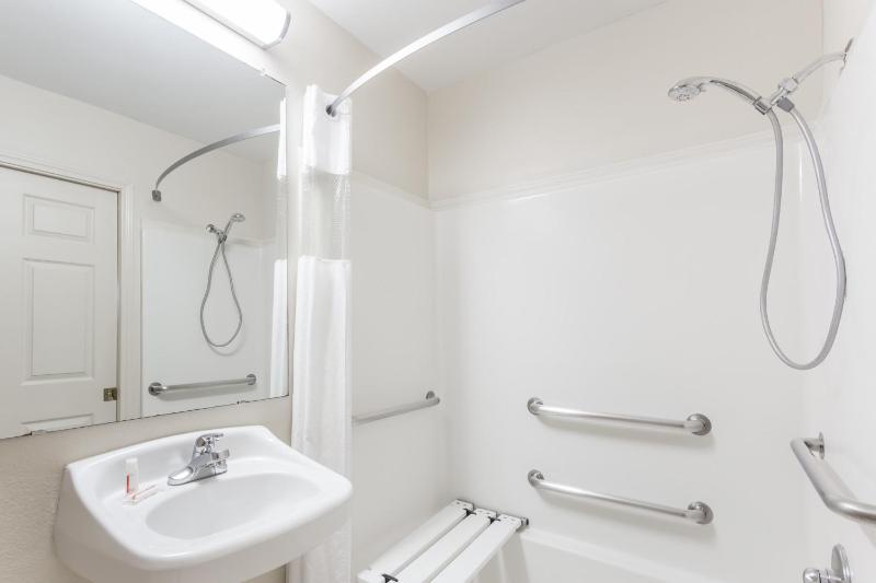 Queen Room - Disability Access/Non-Smoking image 2