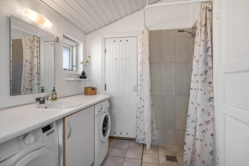 Holiday Home With Sauna And Enclosed Terrace In Vorupør - image 6