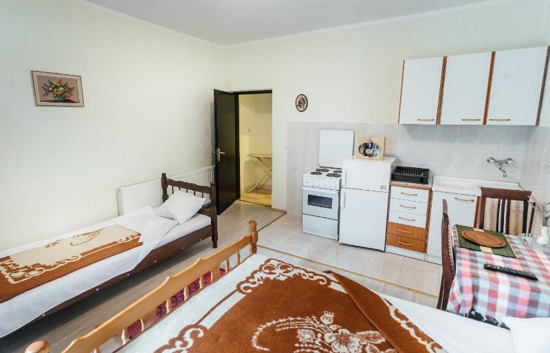 Standard Triple Room image 3