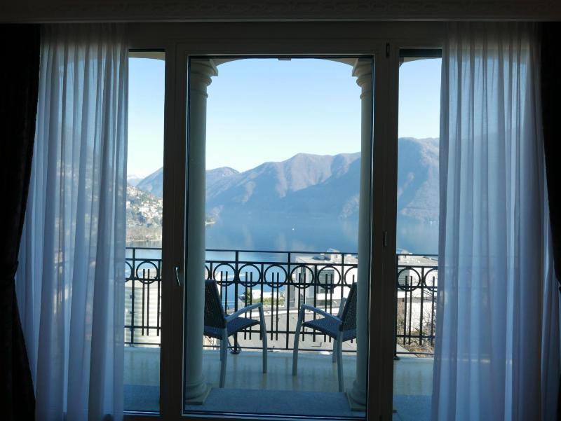 Prestige Twin Room with Lake View image 2