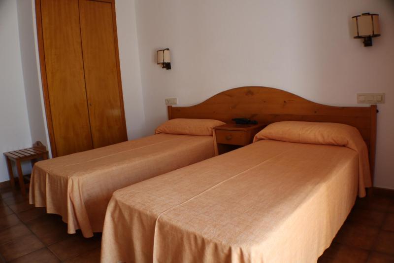 Twin Room with Sea View image 2