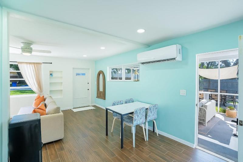 Siesta Key Hot Tub Cottage Sleeps 6 Kid Friendly - image 4