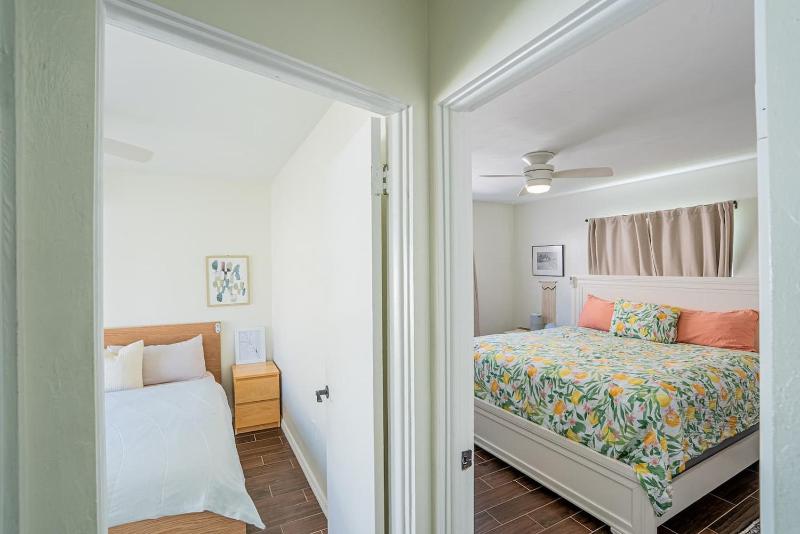 Siesta Key Hot Tub Cottage Sleeps 6 Kid Friendly - image 21