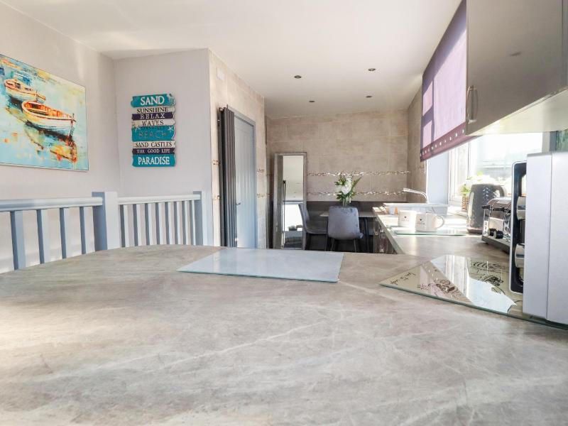 Shoreline Apartment No 4 - image 10