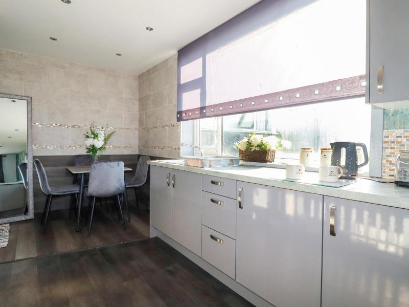 Shoreline Apartment No 4 - image 1