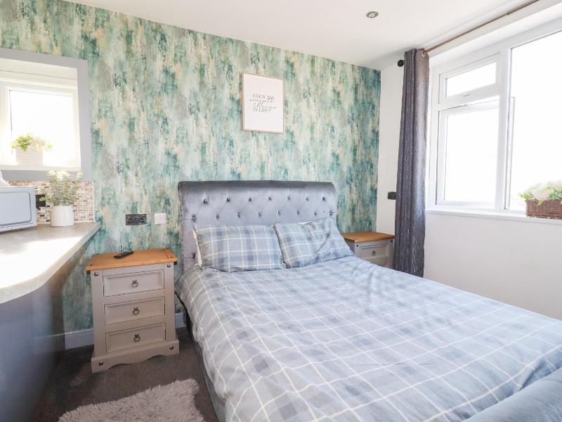 Shoreline Apartment No 4 - image 3