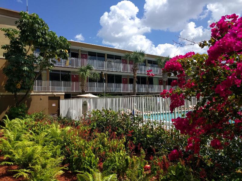Red Carpet Inn Airport Fort Lauderdale - image 11