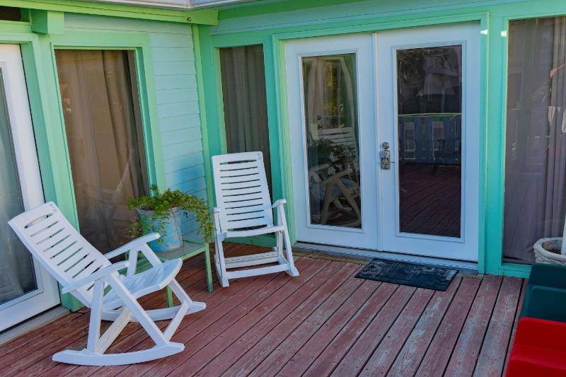 Authentic Near Beach House - Sleeps 16 - 5 Bedr home - image 10