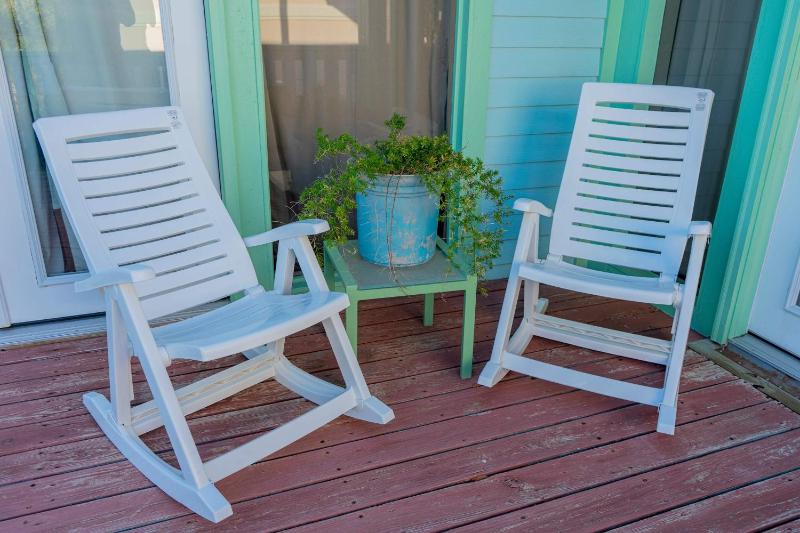 Authentic Near Beach House - Sleeps 16 - 5 Bedr home - image 9