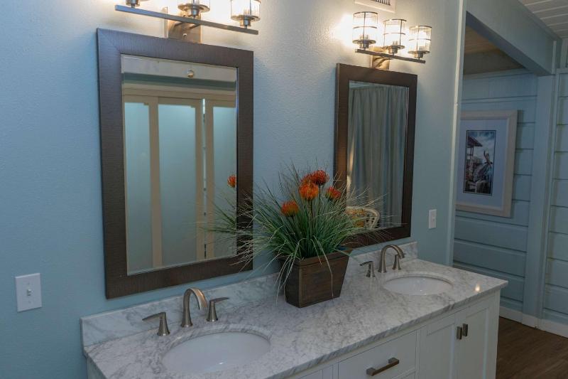 Authentic Near Beach House - Sleeps 16 - 5 Bedr home - image 21