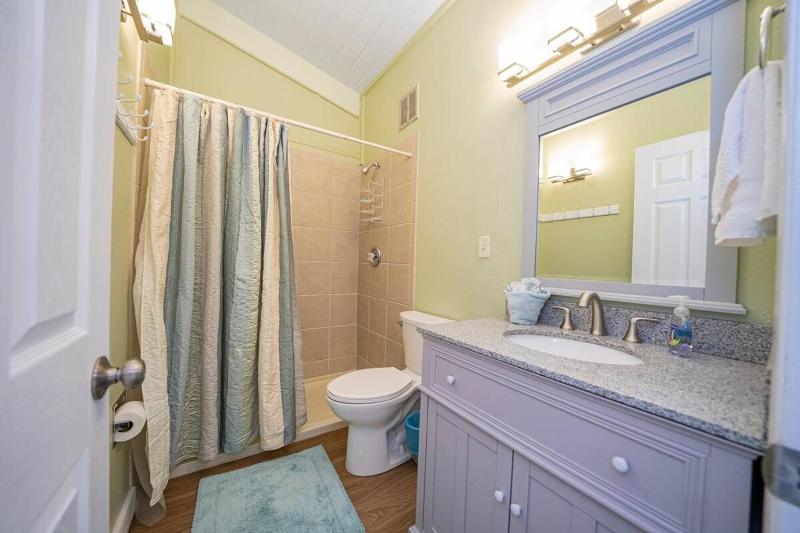 Authentic Near Beach House - Sleeps 16 - 5 Bedr home - image 40