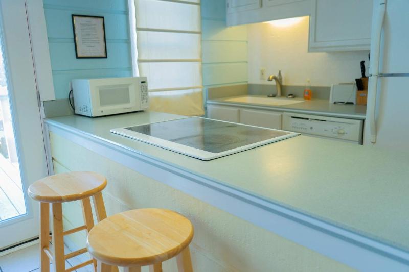 Authentic Near Beach House - Sleeps 16 - 5 Bedr home - image 25